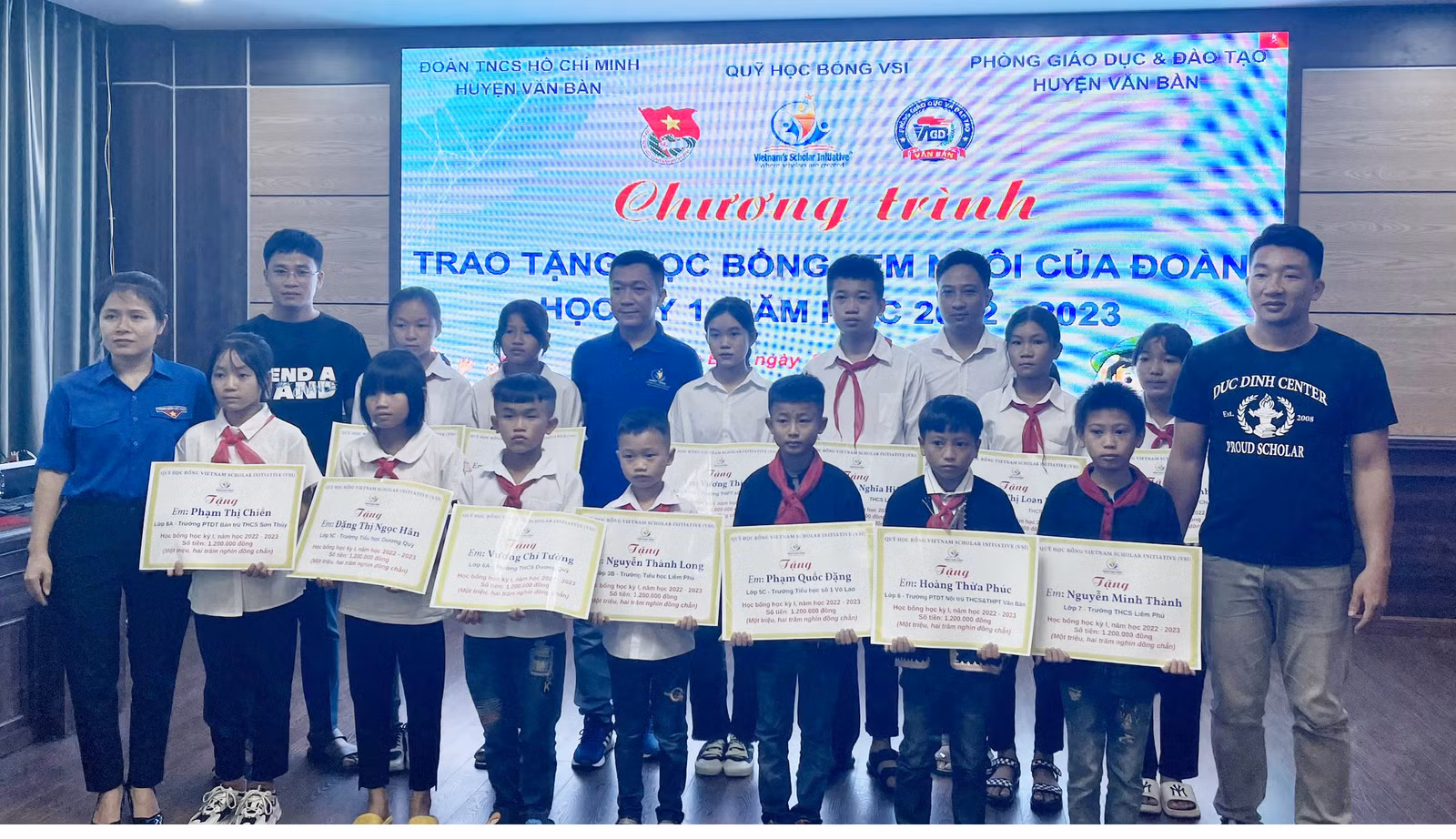 Văn Bàn: 14 học sinh được trao học bổng “Em nuôi của Đoàn” ảnh 1