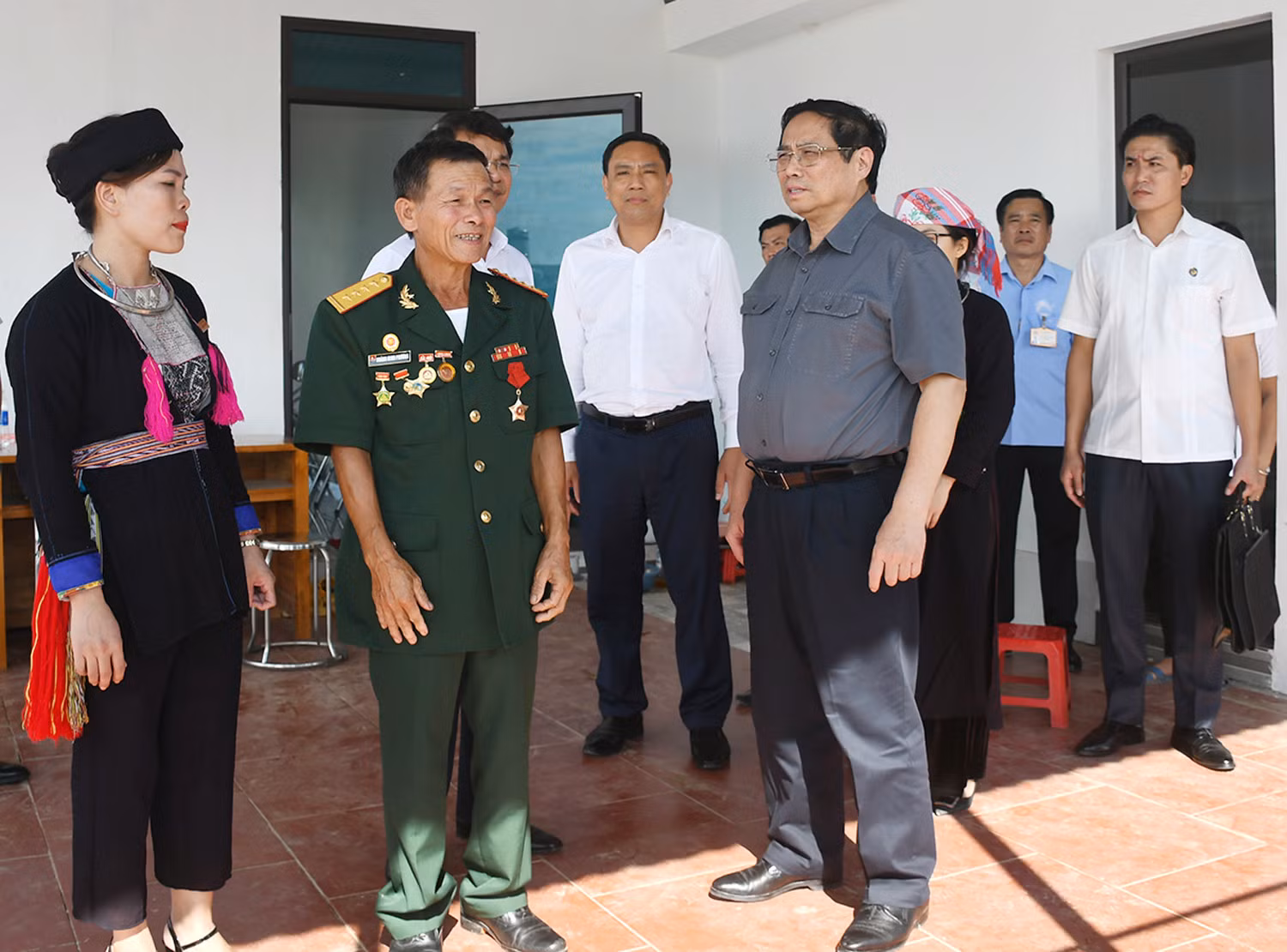 Thủ tướng Chính phủ Phạm Minh Chính khảo sát, kiểm tra một số dự án; thăm, tặng quà gia đình chính sách thành phố Lào Cai và huyện Bảo Yên ảnh 8
