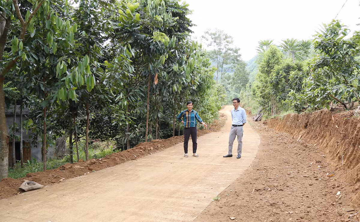 Nhiều tuyến đường giao thông nông thôn được mở rộng.