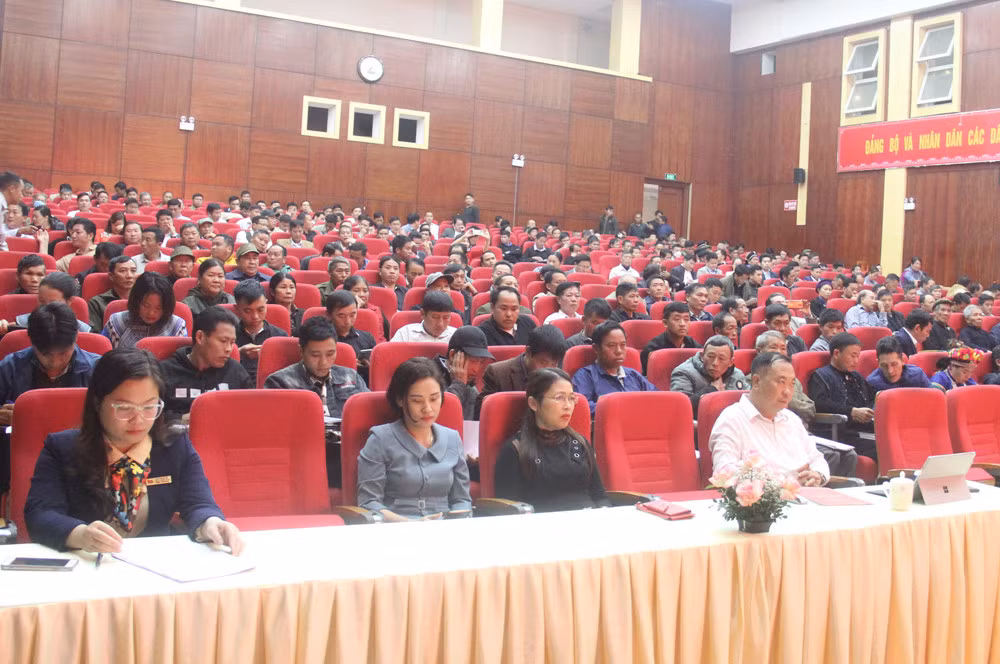 Bắc Hà gặp mặt bí thư chi bộ, trưởng thôn, tổ trưởng tổ dân phố, người có uy tín trên địa bàn ảnh 2