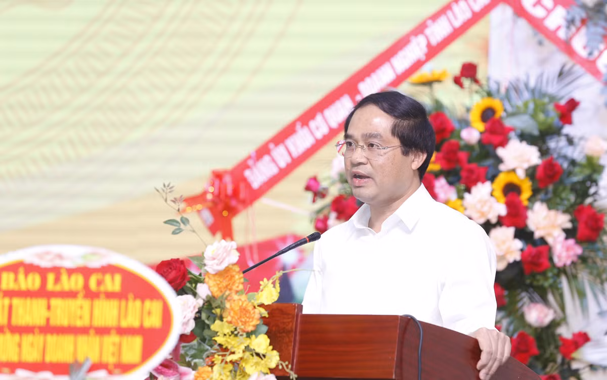 UBND tỉnh gặp mặt kỷ niệm ngày Doanh nhân Việt Nam và tôn vinh doanh nhân điển hình ảnh 3
