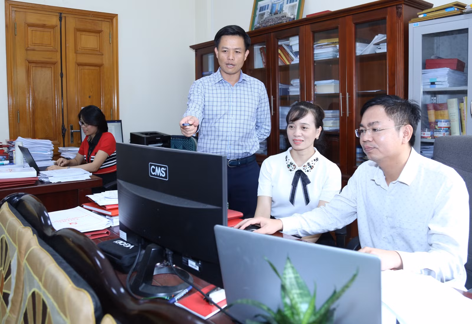 Kỷ niệm 92 năm ngày truyền thống Văn phòng cấp ủy (18/10/1930 - 18/10/2022): Đổi mới, sáng tạo trong công tác tham mưu ảnh 1