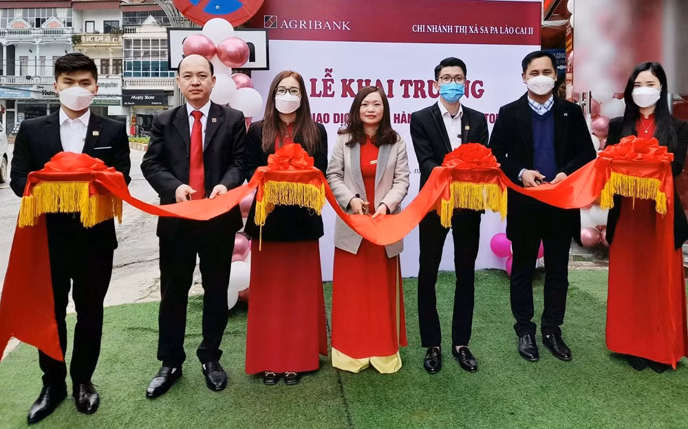 Agribank Chi nhánh Sa Pa - Lào Cai II khai trương máy ATM đa chức năng AutoBank ảnh 1