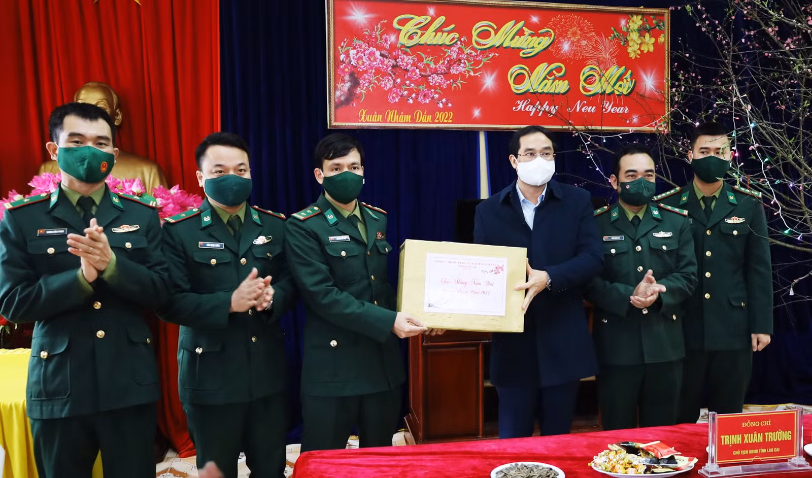 Chủ tịch UBND tỉnh Trịnh Xuân Trường thăm, tặng quà Tết tại huyện Mường Khương ảnh 7