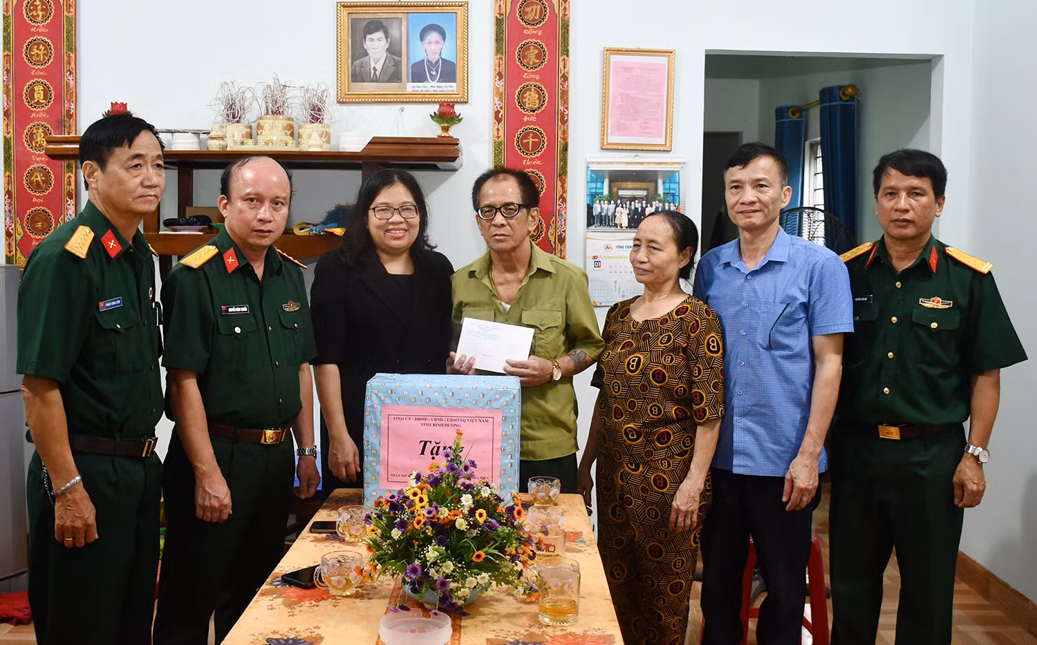 Đoàn công tác tỉnh Bình Dương thăm hỏi, tặng quà gia đình chính sách, người có công tại thành phố Lào Cai và huyện Bảo Thắng ảnh 4