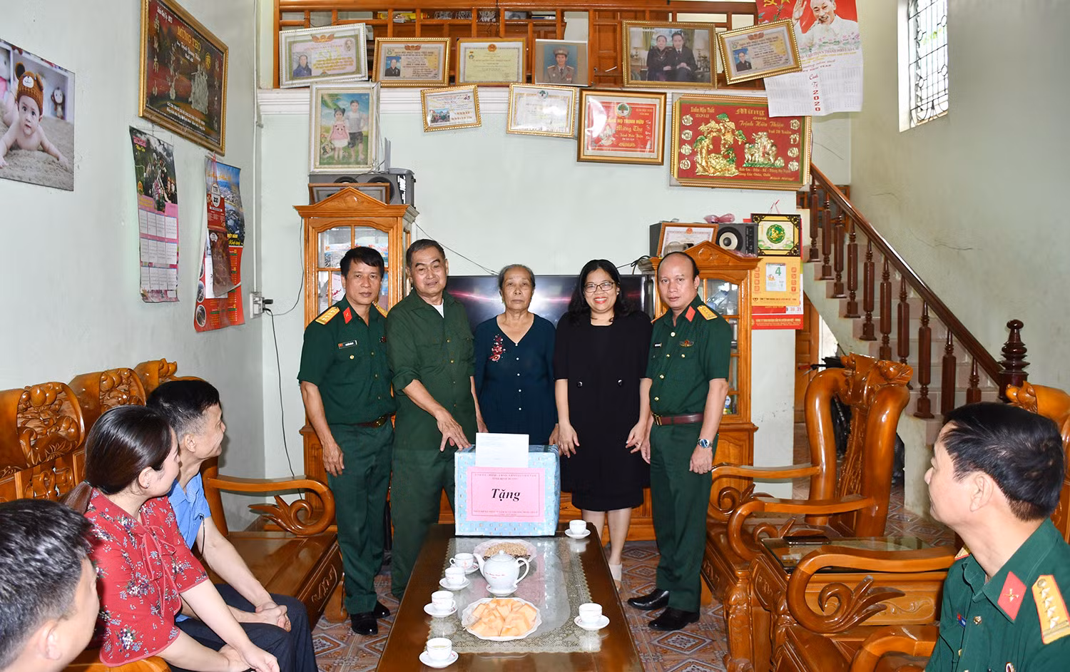 Đoàn công tác tỉnh Bình Dương thăm hỏi, tặng quà gia đình chính sách, người có công tại thành phố Lào Cai và huyện Bảo Thắng ảnh 1