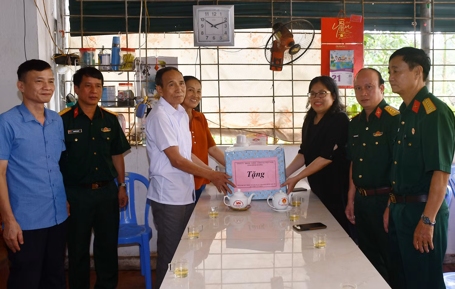 Đoàn công tác tỉnh Bình Dương thăm hỏi, tặng quà gia đình chính sách, người có công tại thành phố Lào Cai và huyện Bảo Thắng ảnh 3