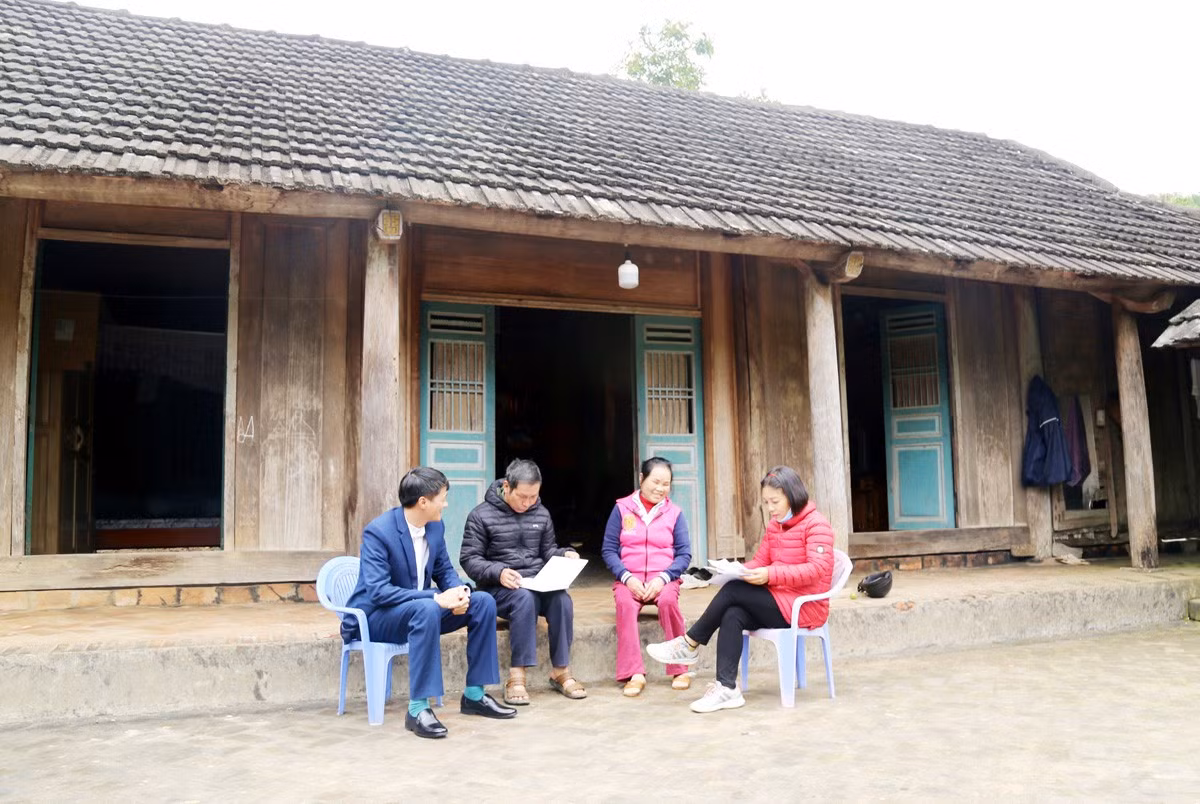 Ông Vương Thanh Mỳ đang hoàn thiện các thủ tục cuối cùng để bàn giao mặt bằng xây dựng Sân bay Sa Pa.