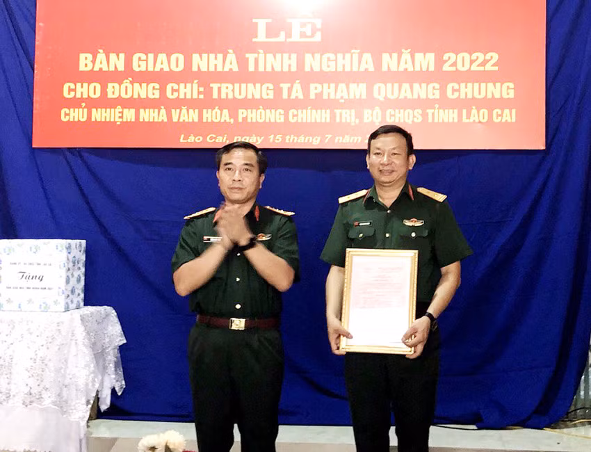 Bộ Chỉ huy Quân sự tỉnh bàn giao Nhà tình nghĩa trên địa bàn phường Cốc Lếu ảnh 1