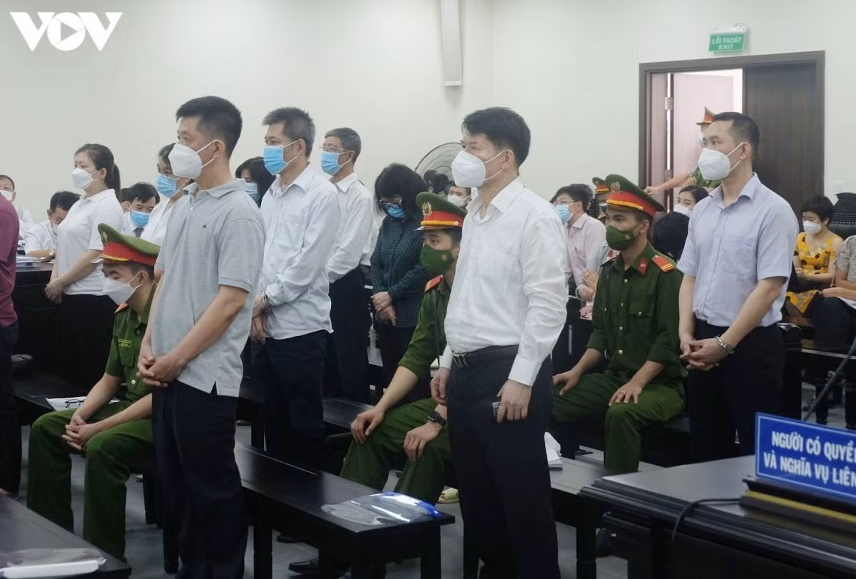 Bị cáo Trương Quốc Cường và các đồng phạm trong vụ án tại phiên tòa sơ thẩm.
