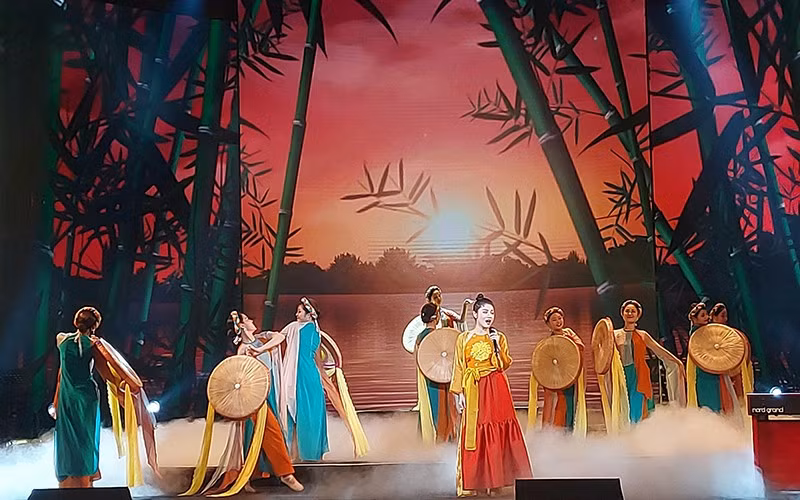 Nhà thơ Hữu Thỉnh vinh dự nhận Huân chương Độc lập hạng Nhì ảnh 2