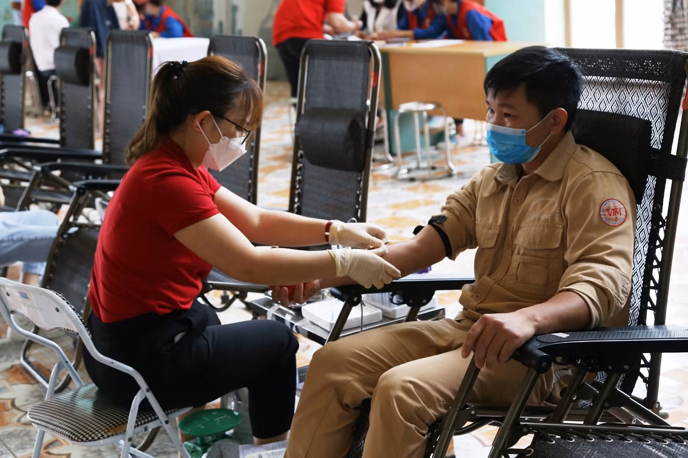 Tiếp nhận 517 đơn vị máu từ Ngày hội "Những giọt máu hồng công nhân, viên chức, lao động" năm 2022 ảnh 3
