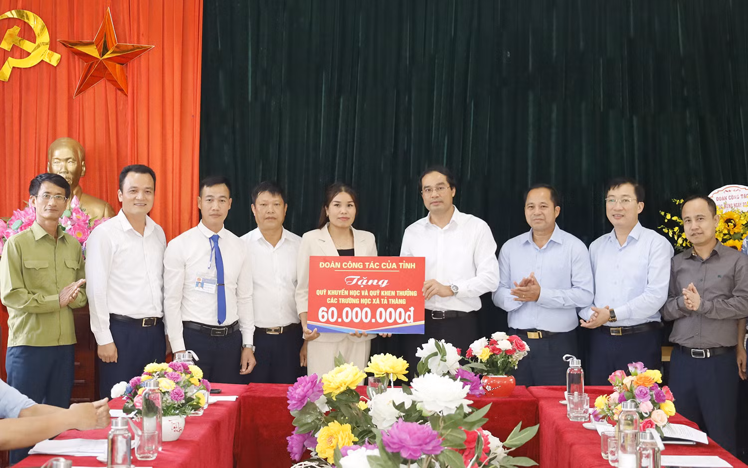 Chủ tịch UBND tỉnh Trịnh Xuân Trường thăm và làm việc tại xã La Pan Tẩn, Tả Thàng (huyện Mường Khương) ảnh 2