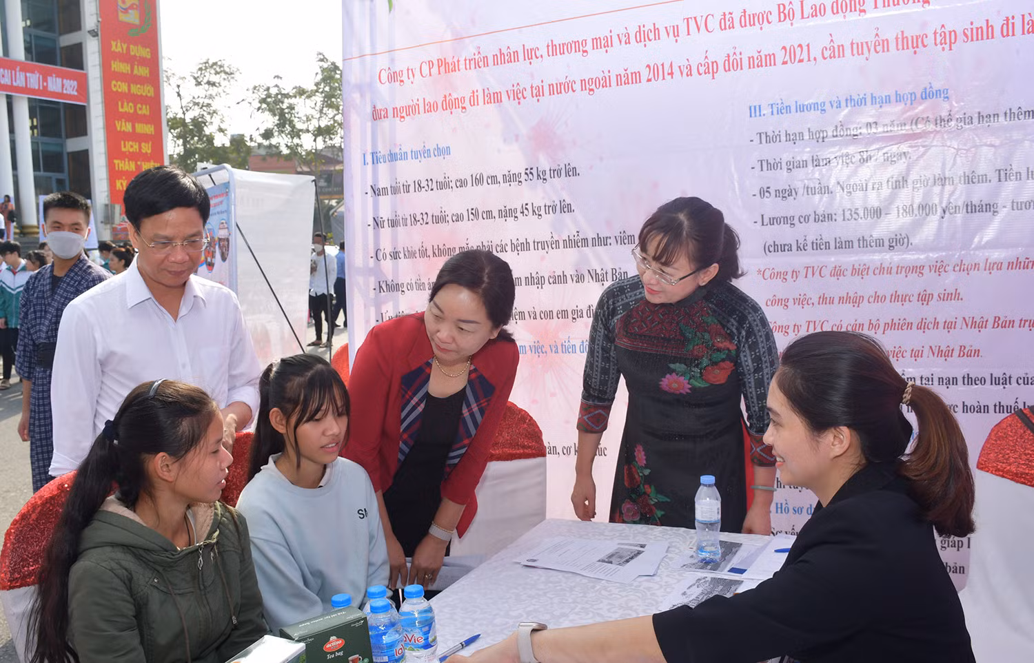 UBND tỉnh tổ chức ngày hội tư vấn hướng nghiệp - giới thiệu việc làm lần thứ I, năm 2022 ảnh 7