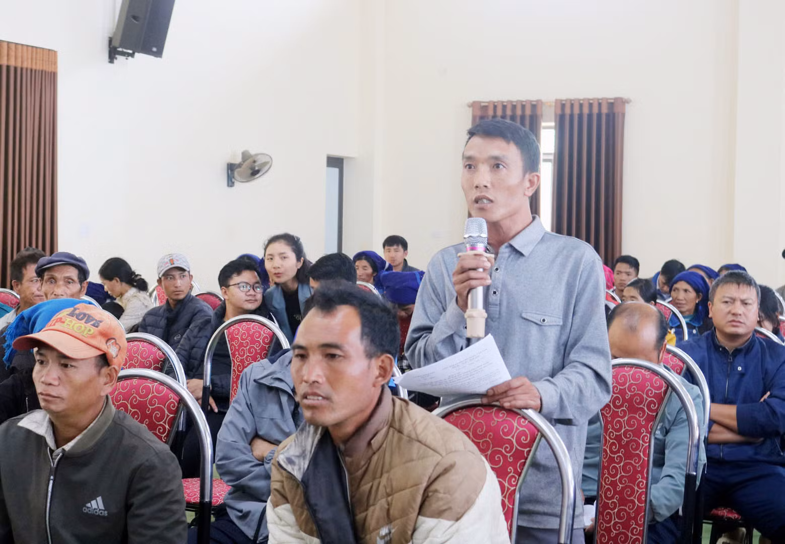 Đại diện các hộ dân phát biểu ý kiến.