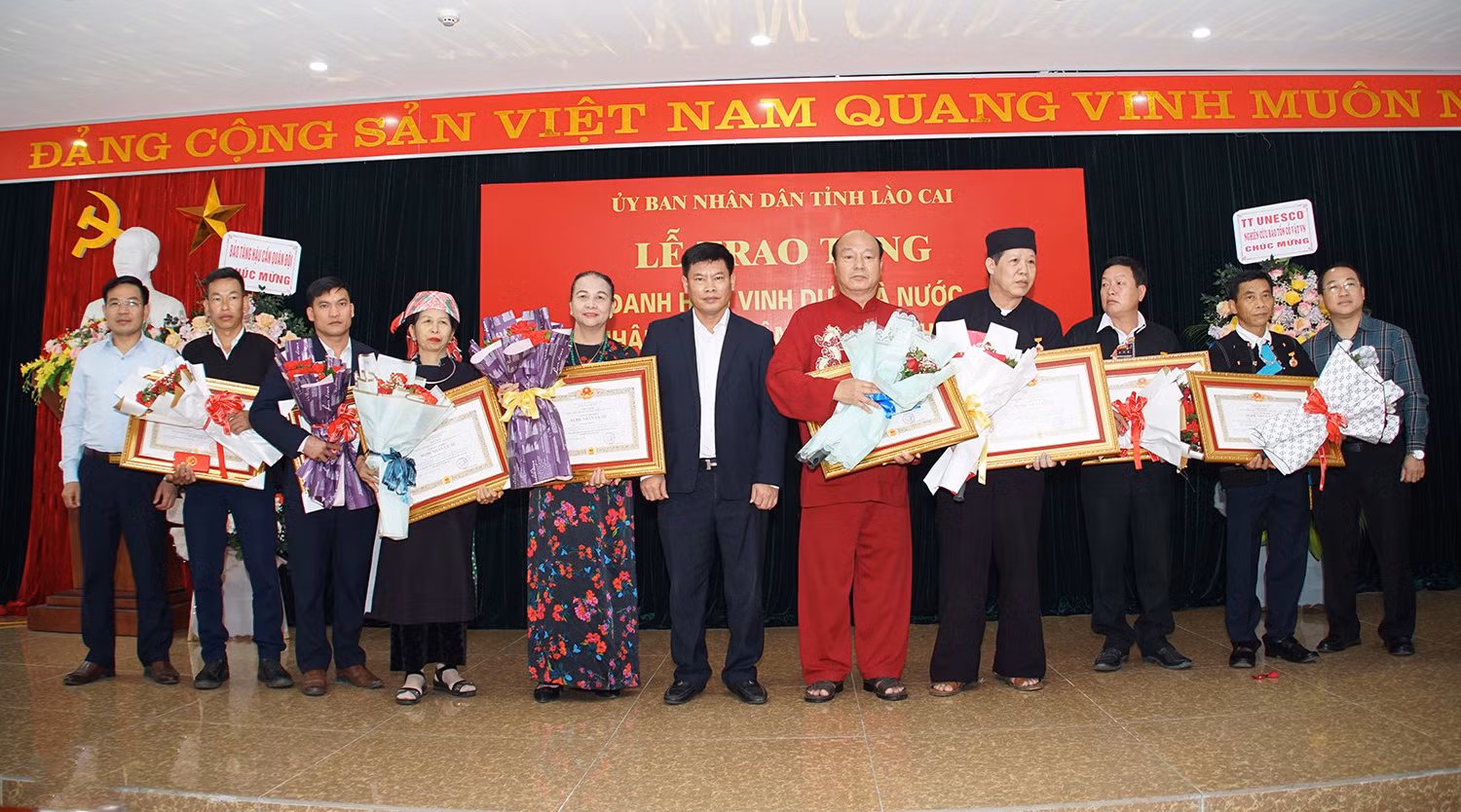 Lào Cai: 10 nghệ nhân được trao tặng danh hiệu Nghệ nhân Nhân dân và Nghệ nhân Ưu tú ảnh 3