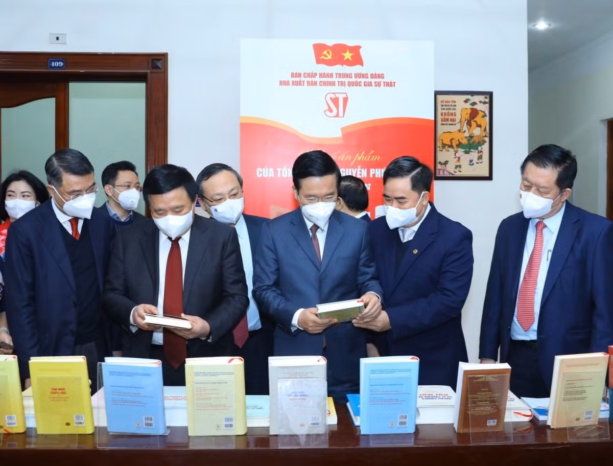 Ra mắt sách của Tổng Bí thư Nguyễn Phú Trọng về con đường đi lên CNXH ở Việt Nam ảnh 1