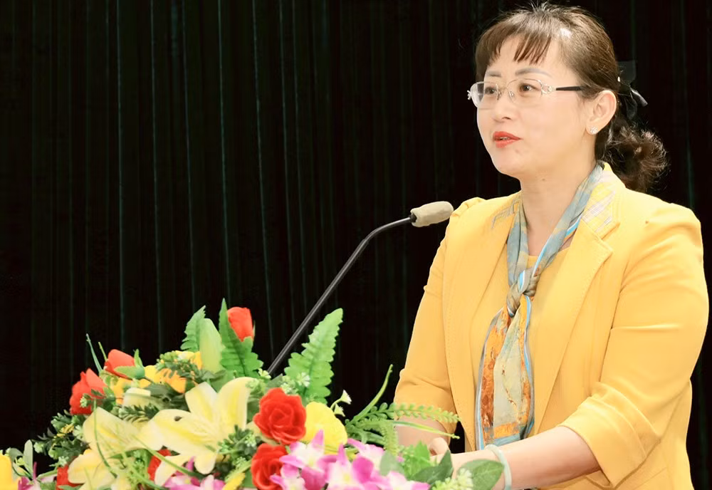 Phó Chủ tịch UBND tỉnh Giàng Thị Dung phát biểu tại hội nghị.