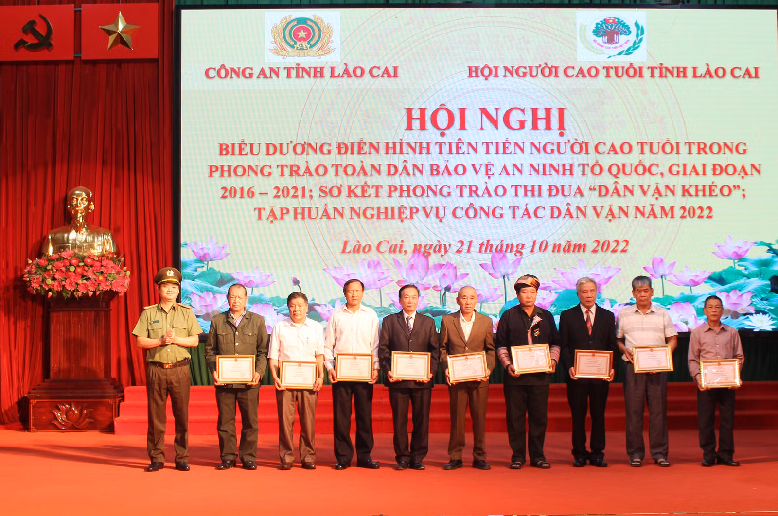 Trao Giấy khen cho các tập thể và cá nhân người cao tuổi có thành tích xuất sắc trong phong trào toàn dân bảo vệ an ninh Tổ quốc, giai đoạn 2016 – 2021. Trao Giấy khen cho các tập thể công an có thành tích xuất sắc trong phong trào dân bảo vệ an ninh Tổ quốc, giai đoạn 2016 – 2021.