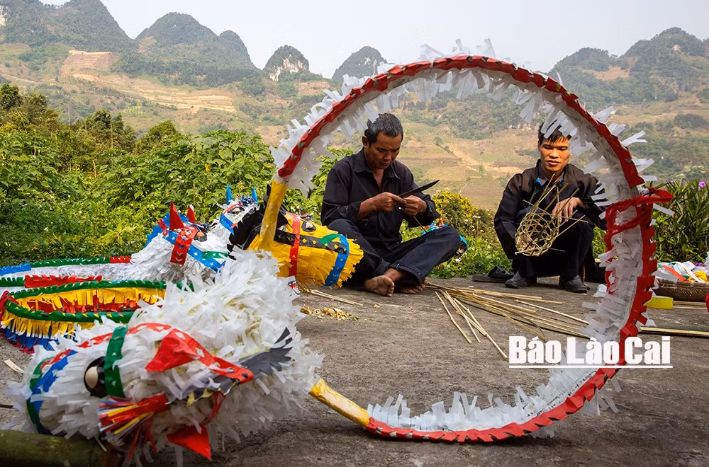 Độc đáo điệu múa ngựa giấy của người Nùng Dín ảnh 2