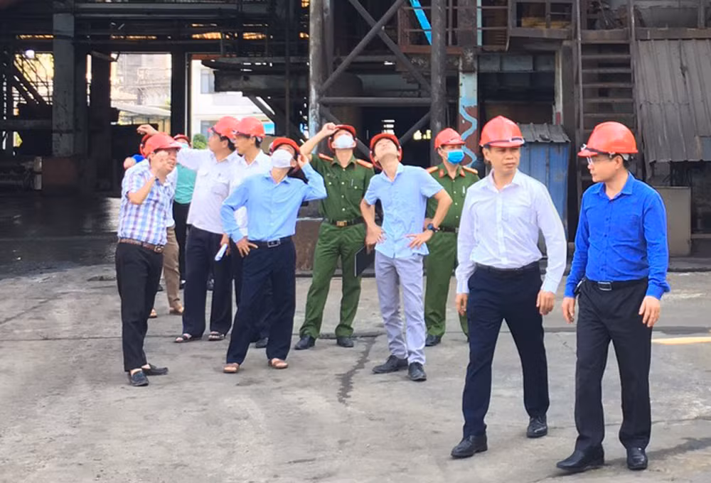 Kiểm tra một nhà máy thuộc Khu công nghiệp Tằng Loỏng.