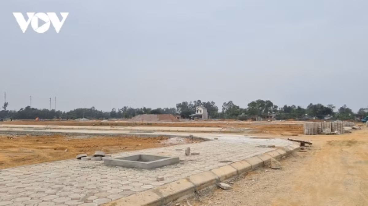 Những tháng đầu năm nay, giá bất động sản tại 2 thành phố lớn là Hà Nội và TP.HCM tăng mạnh, nhất là đất nền vùng ven.