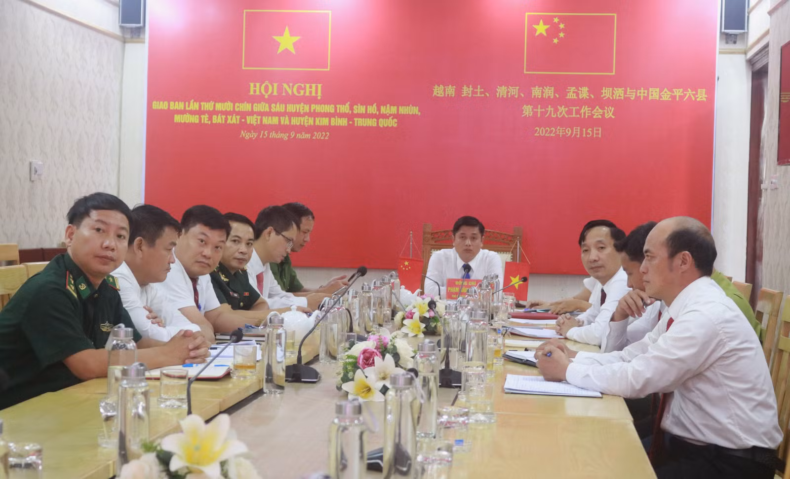 Các đại biểu dự hội nghị tại điểm cầu huyện Bát Xát, tỉnh Lào Cai (Việt Nam).