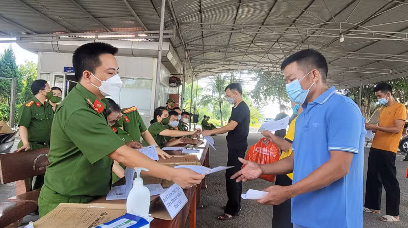 Trại giam Xuân Hà (Thạch Hà, tỉnh Hà Tĩnh) hoàn tất các thủ tục cho những người đủ điều kiện đặc xá để trở về đoàn tụ với gia đình, tái hòa nhập cộng đồng.