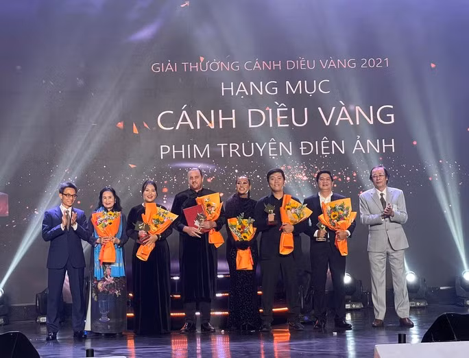Phim "Đêm tối rực rỡ" thắng lớn giải Cánh diều 2021 ảnh 1