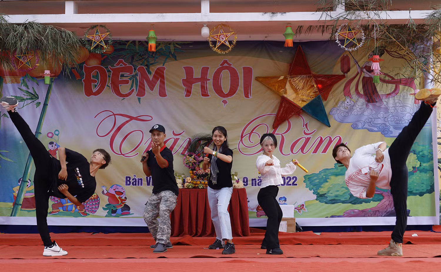 Gần 21.000 phần quà trung thu đến với trẻ em huyện Bát Xát ảnh 5