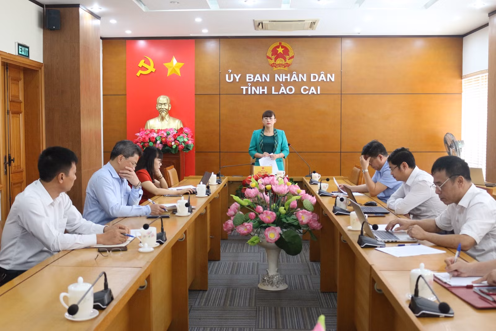 Tiếp tục chỉ đạo quyết liệt việc tiêm chủng vắc xin phòng Covid-19 ảnh 1