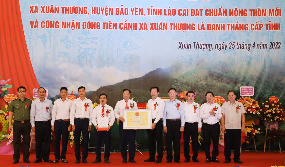 Xã Xuân Thượng nhận Quyết định và Bằng công nhận động Tiên Cảnh là danh thắng cấp tỉnh.