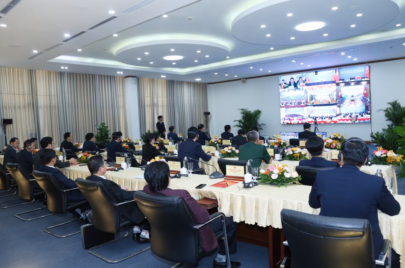 Thu hoạch lúa hữu cơ tại Hợp tác xã dịch vụ nông nghiệp và thủy sản Ông Muộn, xã Lý Văn Lâm, thành phố Cà Mau, tỉnh Cà Mau.