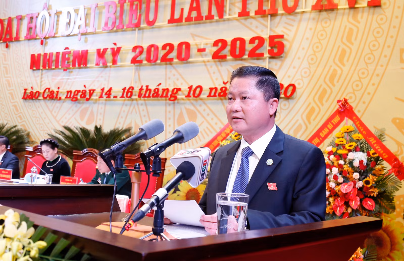 Đồng chí Nguyễn Văn Chính tham luận tại Đại hội.