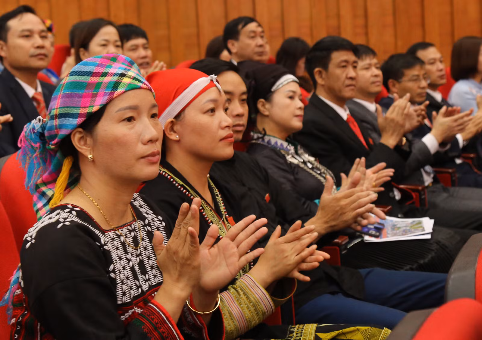 Đại biểu nữ dân tộc thiểu số dự Đại hội.