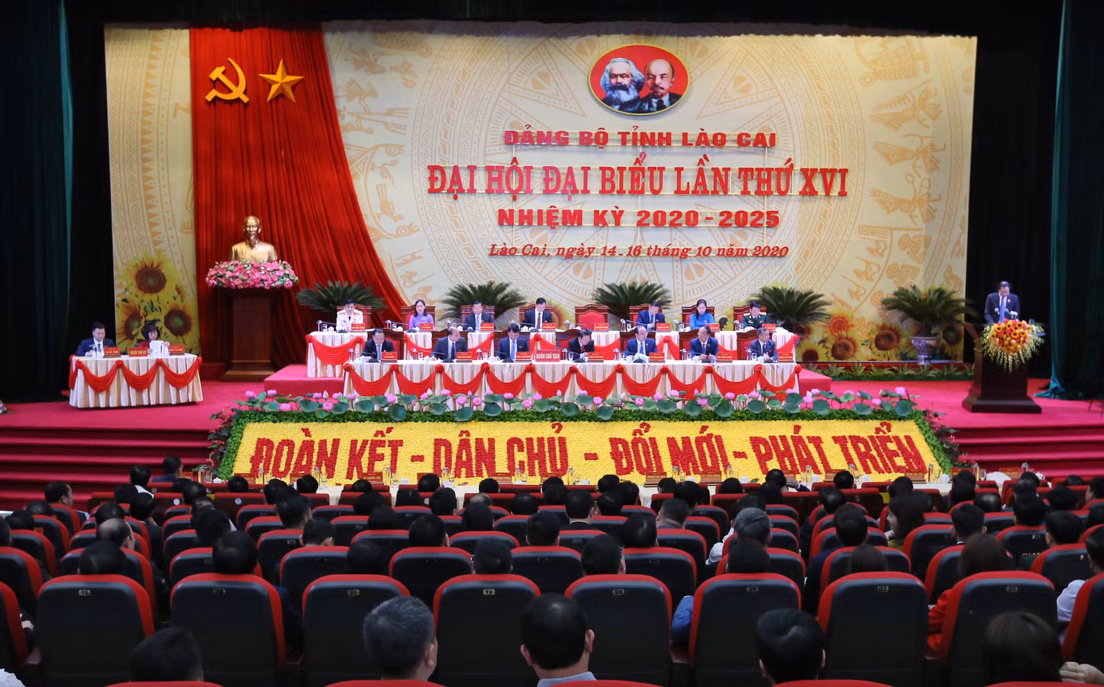Quang cảnh phiên trù bị.