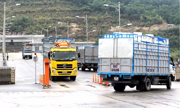 Hoạt động vận tải cơ bản đáp ứng tốt nhu cầu vận chuyển hàng hóa và đi lại của người dân.