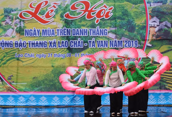 Xòe là nét đẹp cần gìn giữ của người Giáy xã Tả Van.