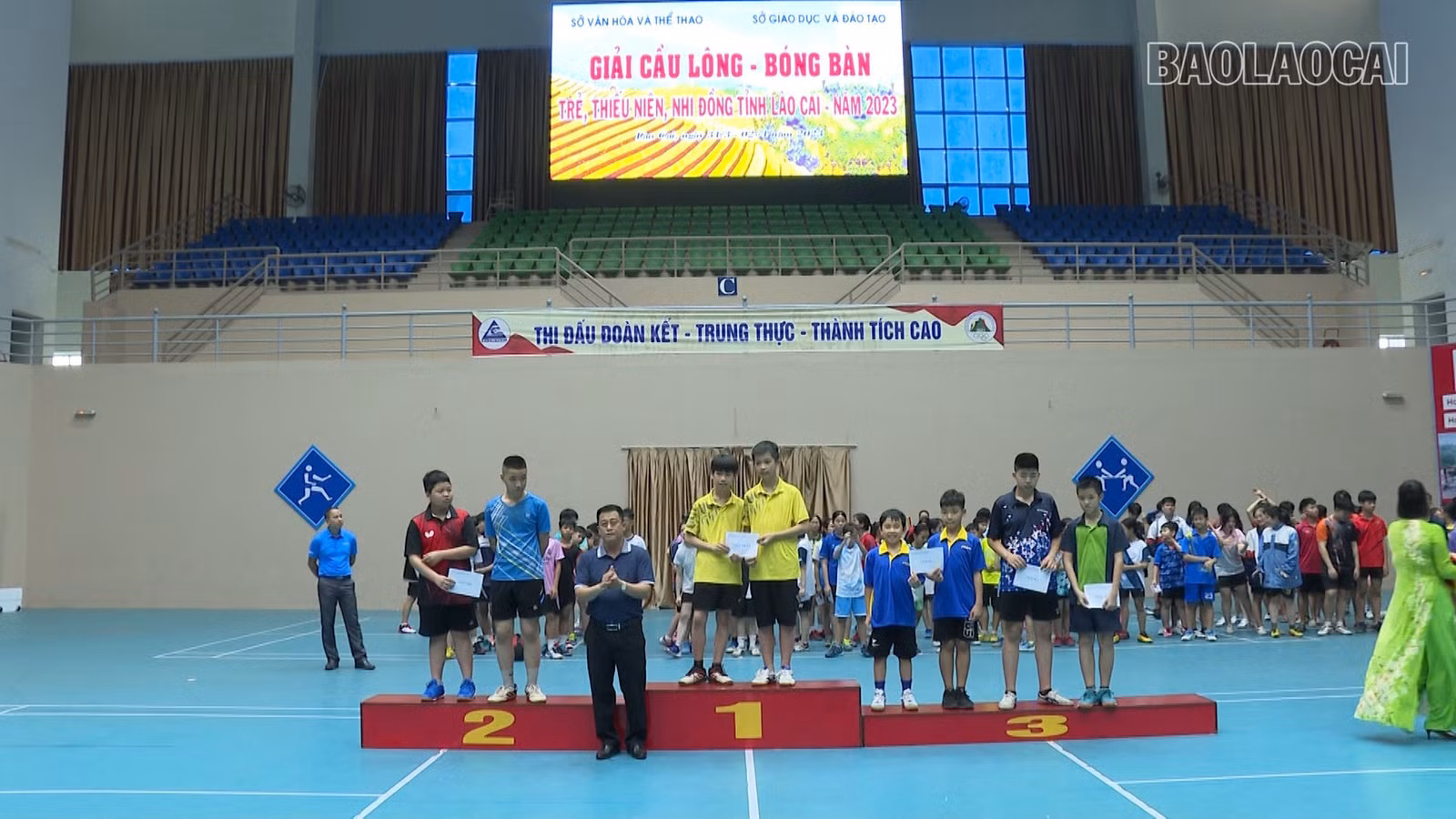 Trao 35 bộ huy chương tại Giải cầu lông - bóng bàn trẻ, thiếu niên, nhi đồng tỉnh năm 2023 ảnh 4