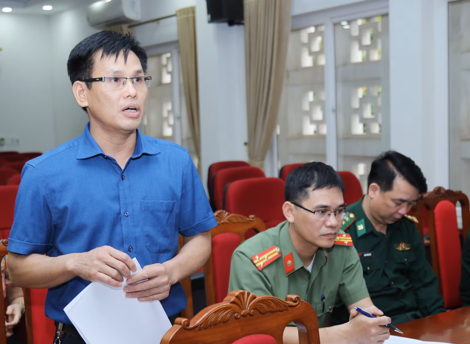 Đại biểu phát biểu thảo luận tại hội nghị.