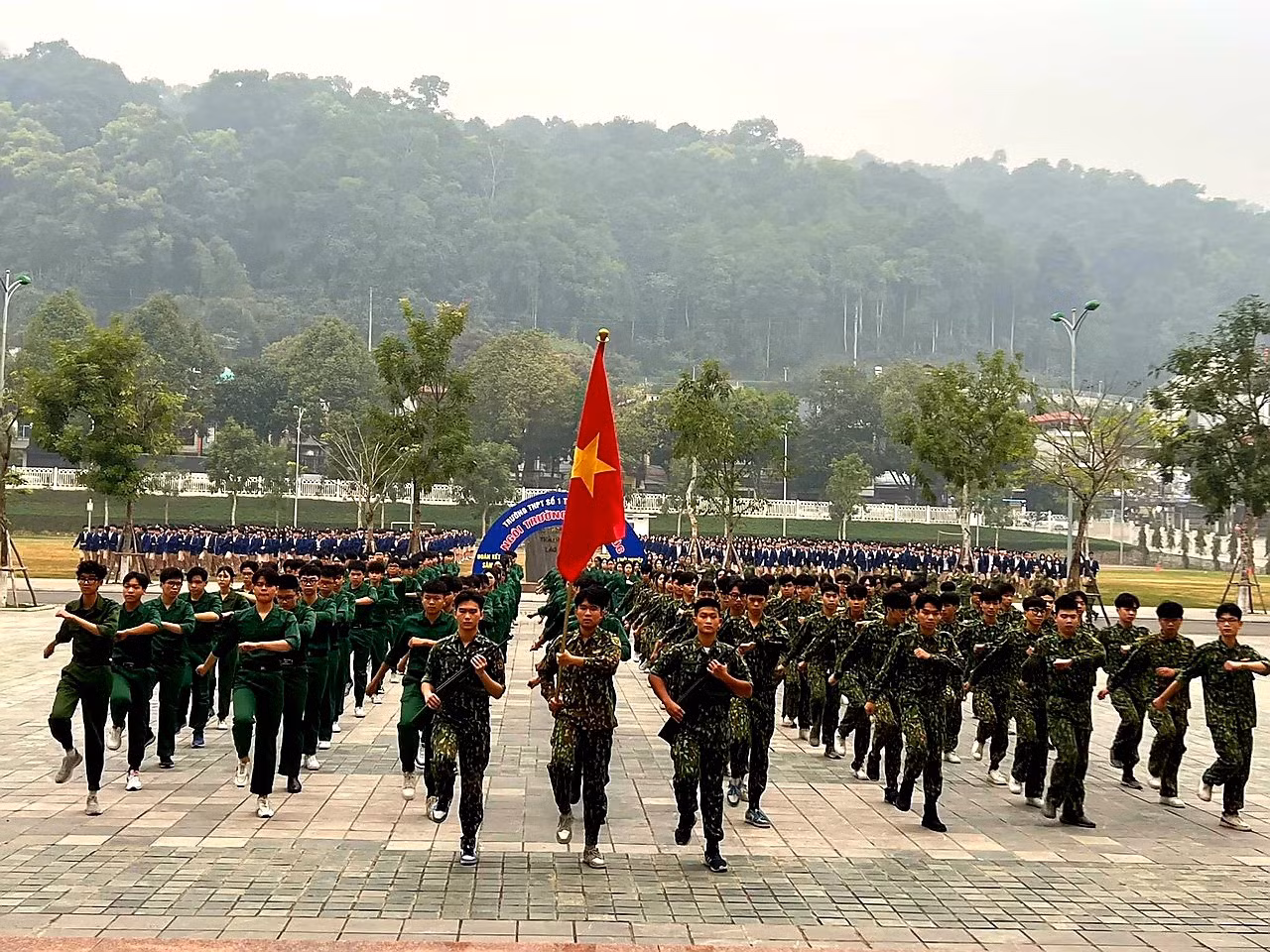 Trường THPT số 1 thành phố Lào Cai: Tổ chức thành công hội thao giáo dục quốc phòng và an ninh ảnh 1