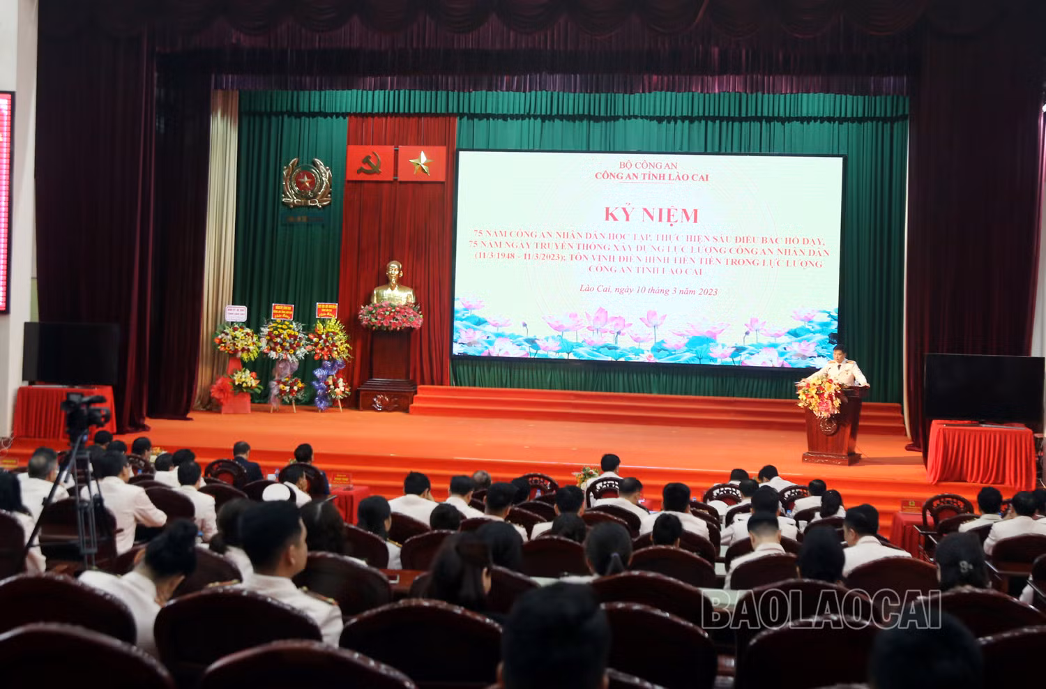 Quang cảnh buổi lễ. Các đại biểu dự buổi lễ.