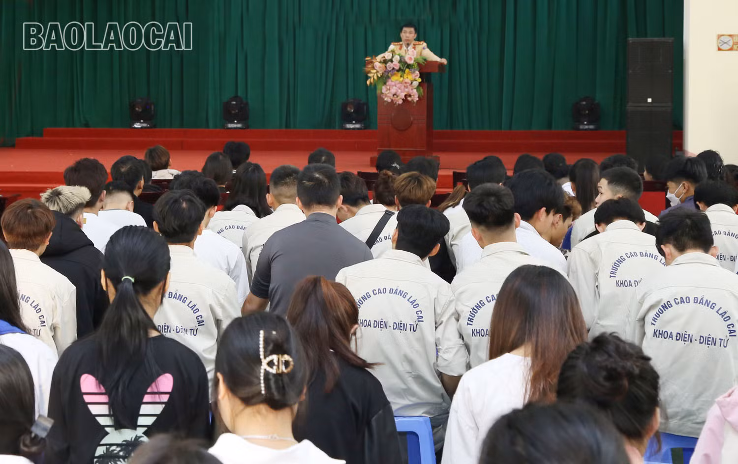 Tuyên truyền Luật Giao thông đường bộ cho gần 800 học sinh, sinh viên Trường Cao đẳng Lào Cai ảnh 1