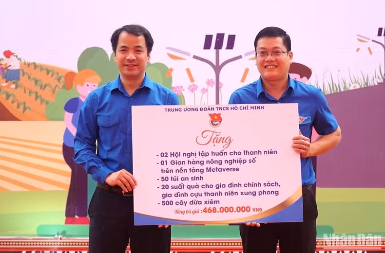 Trung ương Đoàn hỗ trợ Tỉnh đoàn Thừa Thiên Huế nguồn lực xây dựng nông thôn mới thôn, bản.