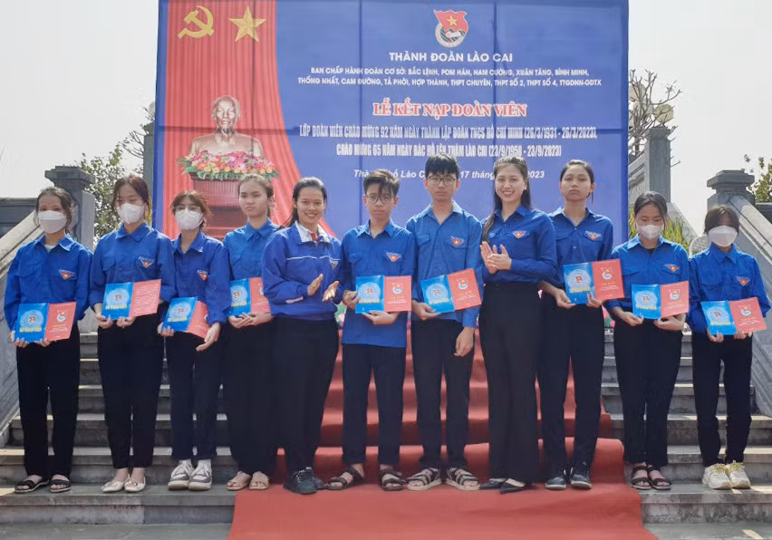 Thành đoàn Lào Cai kết nạp hơn 1.000 đoàn viên mới ảnh 3