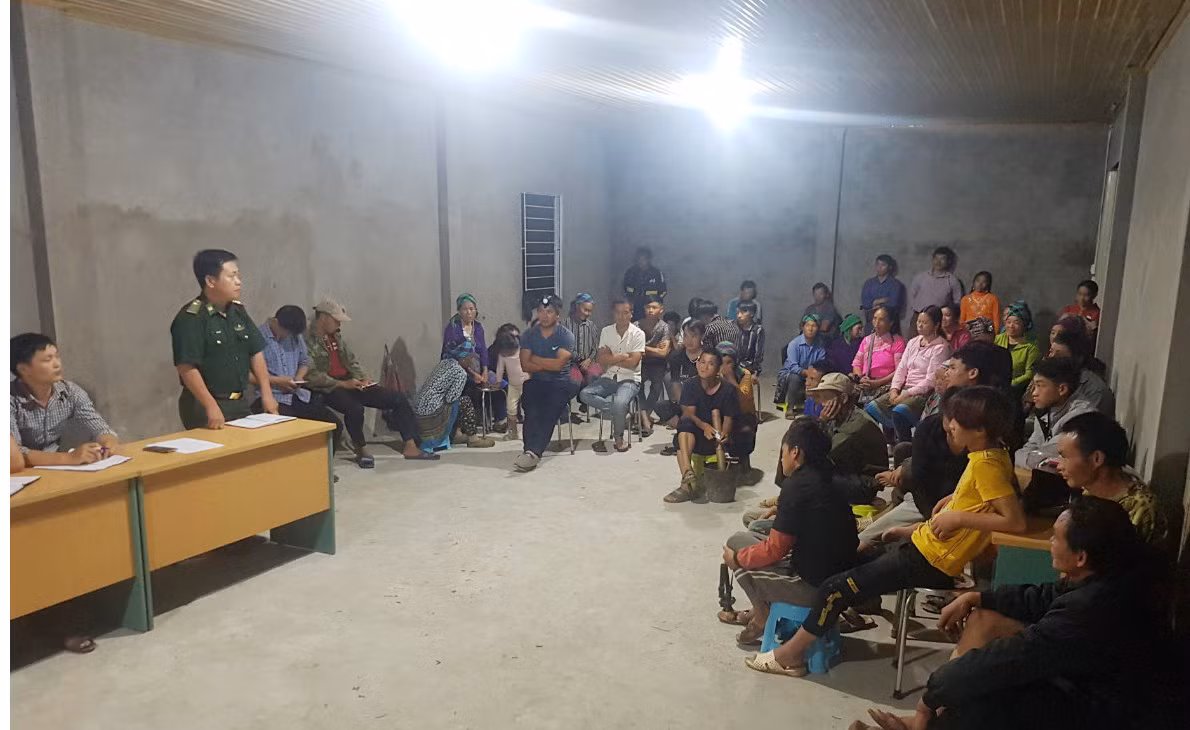 Huyện Mường Khương tích cực tuyên truyền chính sách hỗ trợ làm nhà ở đến người dân.