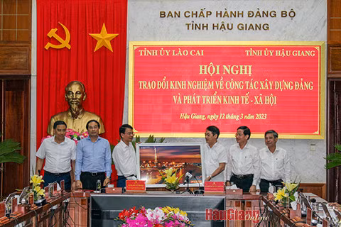 Tỉnh Hậu Giang và tỉnh Lào Cai trao đổi kinh nghiệm phát triển ảnh 3