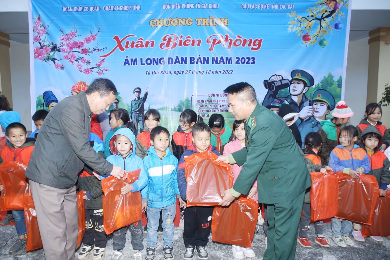 Mãi “ấm lòng dân bản” ảnh 1