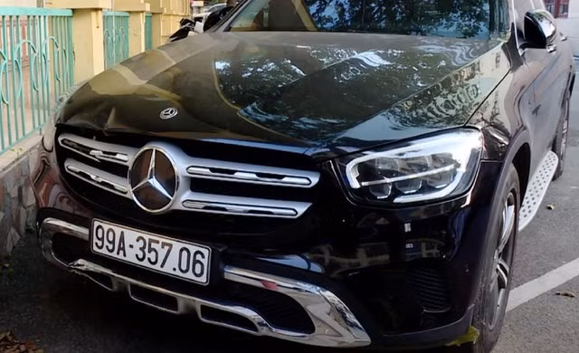 Ô tô gây tai nạn đang bị công an tạm giữ.
