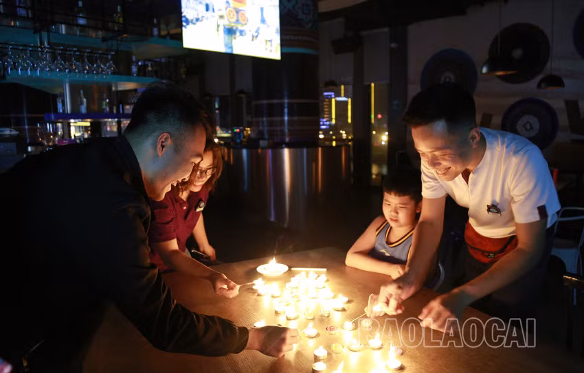 Người dân Lào Cai tắt đèn hưởng ứng Giờ Trái đất năm 2023 ảnh 2